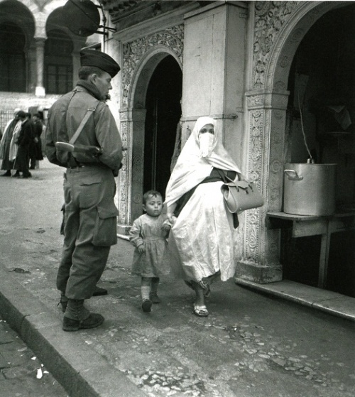 Scènes de rue a Alger, décembre 1960 