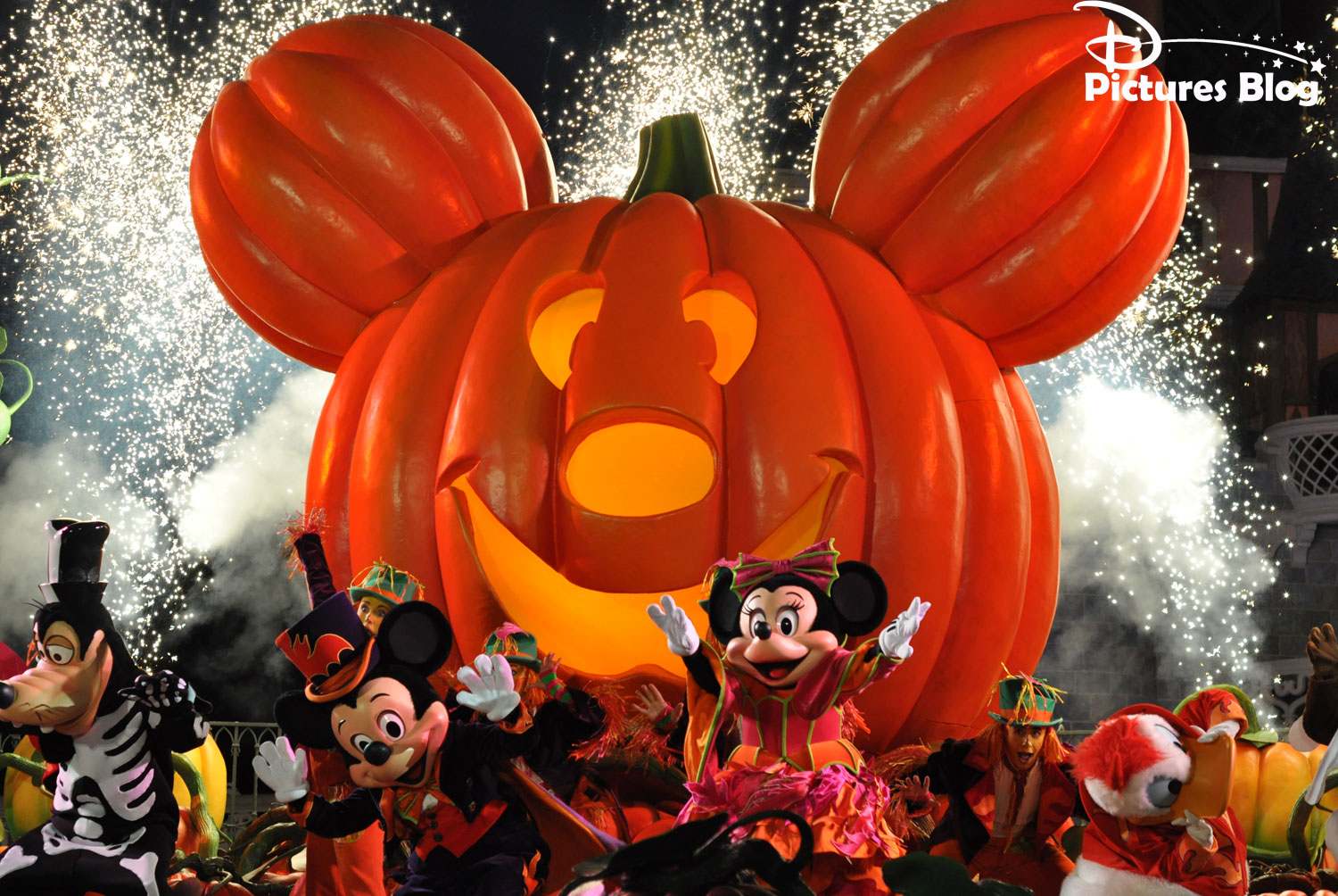 [Le Théâtre du Château] Mickey et sa Surprise-Partie d'Halloween (1er-31 octobre 2011) - Page 3 Mod_article14757281_33