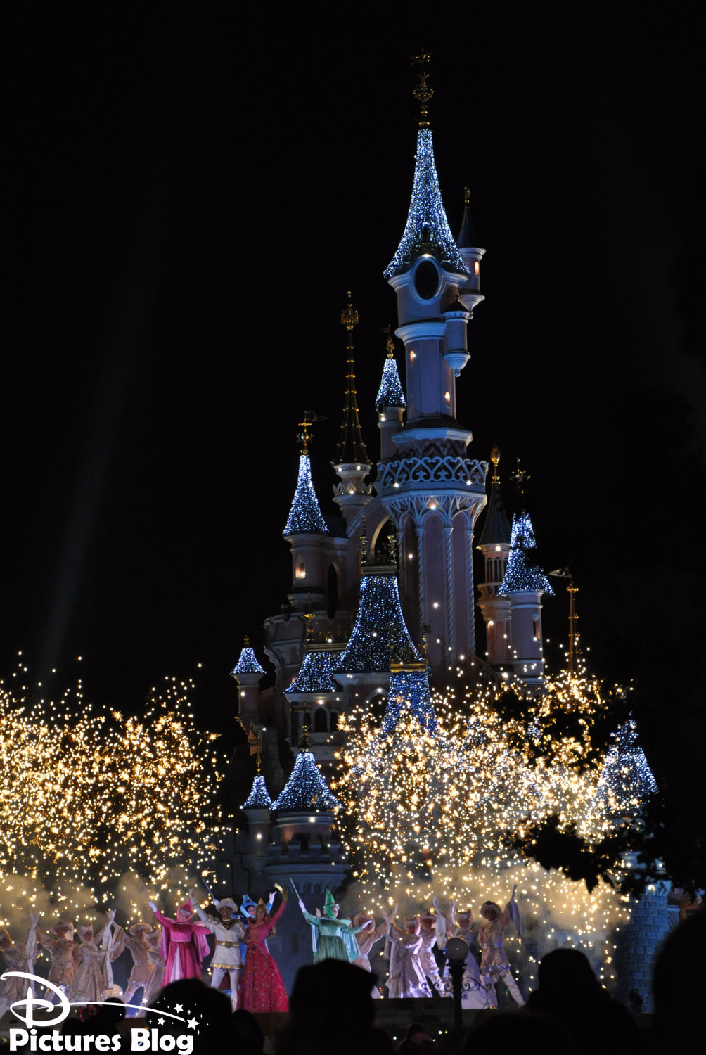 Vos photos nocturnes de Disneyland Paris - Page 5 Mod_article25022336_49