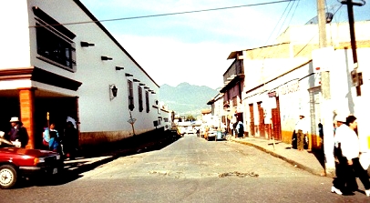 Mexique:San-Cristobal de Las-Casas ,une ville coloniale très colorée ,Altitude 2300m